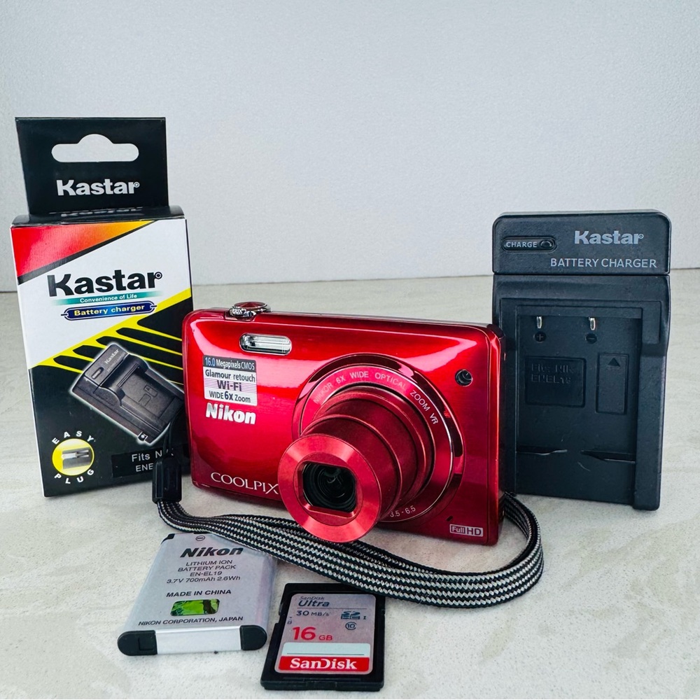 Nikon COOLPIX S5200 Compact Digital Camera 16MP WiFi 6x Zoom Bundle Tested Works
